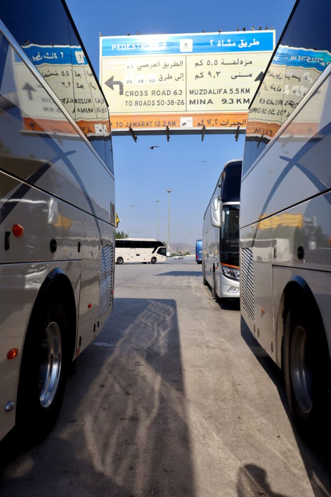 Mekke'de umre yolcuları için transfer otobüsleri